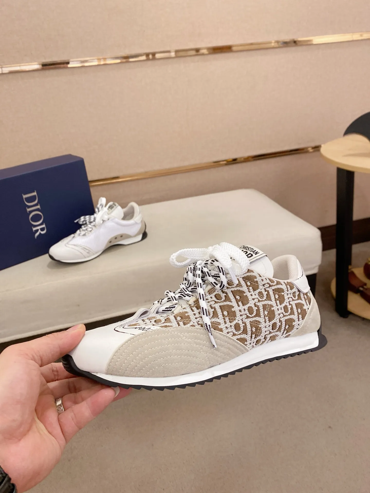 Men's shoes💰: 500💰Couple style💏 [Dior·Dior] New casual sports style men's shoes, new spring and summer design, perfect workmanship, lace-up lazy style to create wardrobe quality, upper: imported first-layer cowhide, mesh breathable lining soft and comfortable, ultra-light TPU wear-resistant outsole, simple, versatile fashion men's shoes, excellent color code number 35--44. (45,46 customized items are not returnable or exchangeable)